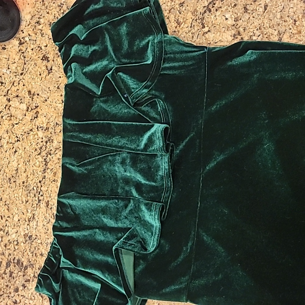 Emerald green  off the shoulder velvet dress - Picture 2 of 7